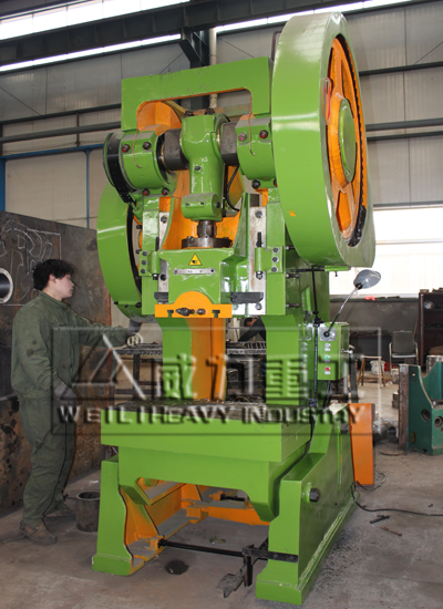 100噸開式可傾沖床完成生產