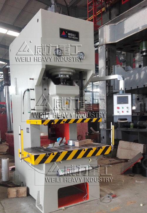 客戶定做160噸數(shù)控液壓沖床