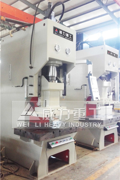 多功能數控液壓沖床效率高