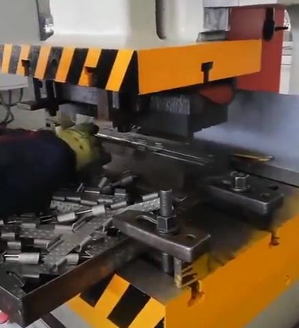 排屑器鏈板沖壓